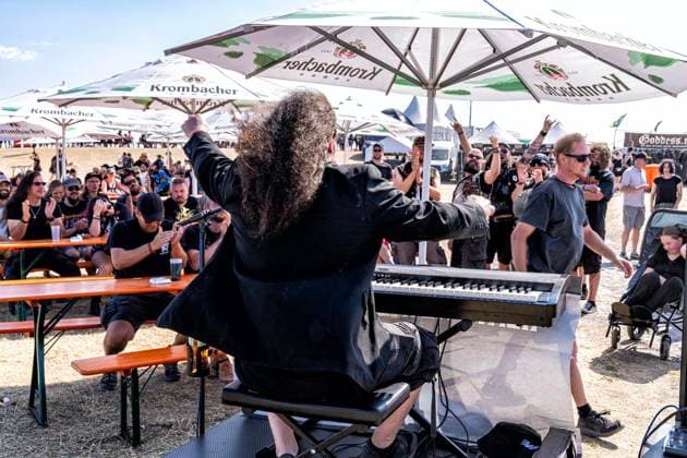 Dong Open Air 2026 Zweiter Tag ** NUR FÜR REDAKTIONELLE ZWECKE ** EDITORIAL USE ONLY **<p>Metallfans befinden sich am 16.7.2026 auf der Halde, Norddeutschland in Neukirchen-Vluyn. Es wird das diesjährige Musikfestival veranstaltet. Foto : Arnulf Stoffel Funke Foto Services < p> Buntes Deutschland NRW Neukirchen-Vluyn Copyright: ArnulfxStoffel *** Dong Open Air 2026, Day Two ** FOR EDITORIAL PURPOSES ONLY ** EDITORIAL USE ONLY ** p Metal fans gather on the slag heap on July 16, 2026, in Neukirchen-Vluyn, northern Germany. This year’s music festival is taking place there. Photo: Arnulf Stoffel, Funke Foto Services p Colorful Germany, North Rhine-Westphalia, Neukirchen-Vluyn. Copyright ArnulfxStoffel Copyright: ArnulfxStoffel doc86rmqd8d3bkm2u6gmq8 ,EDITORIAL USE ONLY