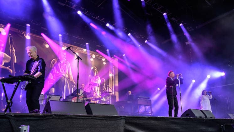 Deacon Blue performs at The Castle Concerts in Edinburgh, UK - 17 Jul 2026 (L-R)Members of the Scottish band, Deacon Blue; Gregor Philp, Lewis Gordon, Dougie Vipond, Brian McAlpine, Ricky Ross and Lorraine McIntosh perform live on stage at The Castle Concerts, Edinburgh Castle. Edinburgh United Kingdom Copyright: xStuartxWestwoodx xSOPAxImagesx SWESTWOOD07