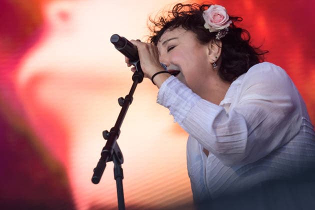 Deacon Blue performs at The Castle Concerts in Edinburgh, UK - 17 Jul 2026 Lorraine McIntosh of the Scottish band Deacon Blue performs live on stage at The Castle Concerts, Edinburgh Castle. Edinburgh United Kingdom Copyright: xStuartxWestwoodx xSOPAxImagesx SWESTWOOD13