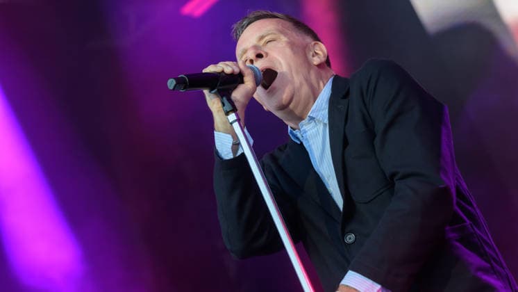 Deacon Blue performs at The Castle Concerts in Edinburgh, UK - 17 Jul 2026 Ricky Ross of the Scottish band Deacon Blue performs live on stage at The Castle Concerts, Edinburgh Castle. Edinburgh United Kingdom Copyright: xStuartxWestwoodx xSOPAxImagesx SWESTWOOD14