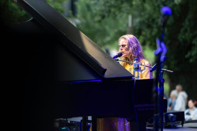 Konzert Rebekka Bakken Schallkultur 17.07.2026 - Die norwegische Saengerin und Songwriterin Rebekka Bakken am Fluegel beim Konzert im Weimarhallenpark in Weimar im Rahmen des Festivals Schallkultur. Weimar Thueringen Deutschland *** Rebekka Bakken Concert, Schallkultur, July 17, 2026: Norwegian singer and songwriter Rebekka Bakken at the grand piano during a concert in Weimarhallenpark in Weimar as part of the Schallkultur Festival in Weimar, Thuringia, Germany 170726_ppb-24