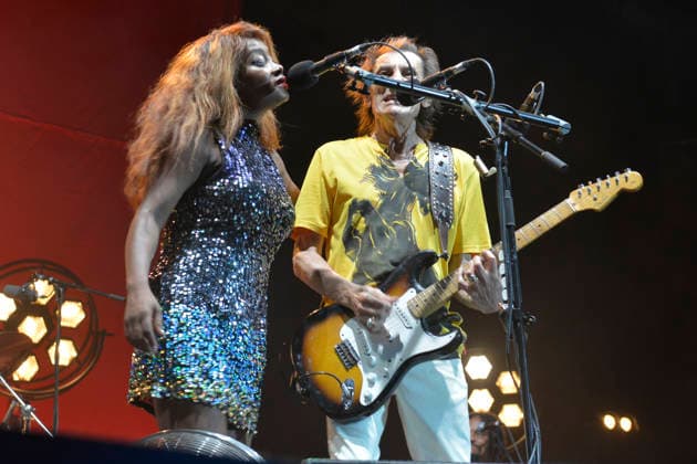 IPA86773699 - Lucca, July 17, 2026 The Lucca Summer Festival in Piazza Napoleone is hosting a concert by a former Rolling Stones rocker Ronnie Wood, who, despite his age, is still the same as ever. In the photo: Ronnie Wood and his singer.  Copyright: xRobertoCappellox xRobertoxCappellox 86773699