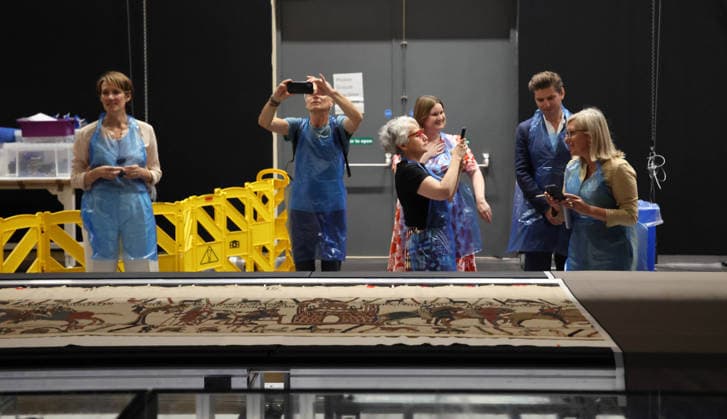 The Bayeux tapestry 17.07.2026. The Bayeux tapestry is laid flat and gently uncovered by French and British conservators behind the 70 meter long glass case that it will be displayed in at The British Museum.  Copyright: xRichardxPohlex NINTCHDBPICT001095917322