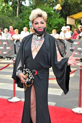 NIBELUNGEN FESTSPIELE. Harald Glööckler anläßlich der Premiere des Stückes Die Hunnenkönigin im Rahmen der Nibelungen Festspiele am 17.07.2026 vor dem Kaiserdom Worms. 20260717MWI113755 *** NIBELUNGEN FESTIVAL Harald Glööckler on the occasion of the premiere of the play *The Queen of the Huns* as part of the Nibelungen Festival on July 17, 2026, in front of the Imperial Cathedral in Worms 20260717MWI113755