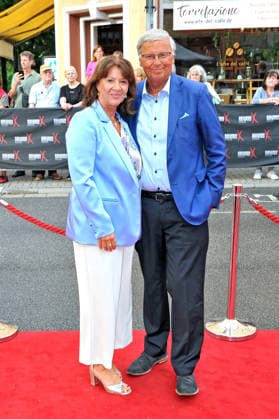 NIBELUNGEN FESTSPIELE. Wolfgang und Sabine Bosbach anläßlich der Premiere des Stückes Die Hunnenkönigin im Rahmen der Nibelungen Festspiele am 17.07.2026 vor dem Kaiserdom Worms. 20260717MWI113853 *** NIBELUNGEN FESTIVAL Wolfgang and Sabine Bosbach at the premiere of the play *The Queen of the Huns* as part of the Nibelungen Festival on July 17, 2026, in front of the Imperial Cathedral in Worms 20260717MWI113853