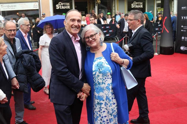 NIBELUNGEN FESTSPIELE 2026 Worms, 17.7..2026 Eberhard Gienger mit Ehefrau Sybille bei der Eröffnung und Roten Teppich der NIBELUNGEN FESTSPIELE 2026 in Worms Rheinland-Pfals Deutschland *** NIBELUNGEN FESTIVAL 2026, Worms, July 17, 2026: Eberhard Gienger and his wife Sybille at the opening ceremony and red carpet event of the NIBELUNGEN FESTIVAL 2026 in Worms, Rhineland-Palatinate, Germany Copyright: xMatthiasxGränzdörferx