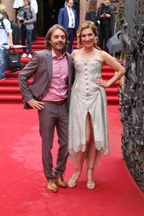NIBELUNGEN FESTSPIELE 2026 Worms, 17.7..2026 Mara Bergmann mit Ehemann Alexander Hoffmann bei der Eröffnung und Roten Teppich der NIBELUNGEN FESTSPIELE 2026 in Worms Rheinland-Pfals Deutschland *** NIBELUNGEN FESTIVAL 2026, Worms, July 17, 2026: Mara Bergmann with her husband Alexander Hoffmann at the opening ceremony and red carpet event of the NIBELUNGEN FESTIVAL 2026 in Worms, Rhineland-Palatinate, Germany Copyright: xMatthiasxGränzdörferx