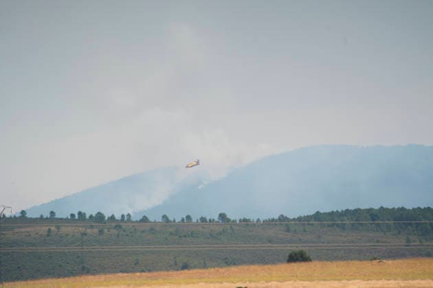 More than 300 firefighters are working to extinguish the fire in La Mierla, Guadalajara. An airplane is assisting in firefighting efforts, as of July 18, 2026, in La Mierla, Guadalajara, Castilla-La Mancha, Spain. The fire remains active on several fronts and is advancing toward the municipality of Semillas, has forced the evacuation of 529 residents from eleven municipalities, and has already burned 3,483 hectares. JULY 18, 2026 FOREST FIRE La Mierla, Guadalajara, Castilla La Mierla, Guadalajara, Castilla, Spain  Copyright: xMateoxLanzuelax 7672774