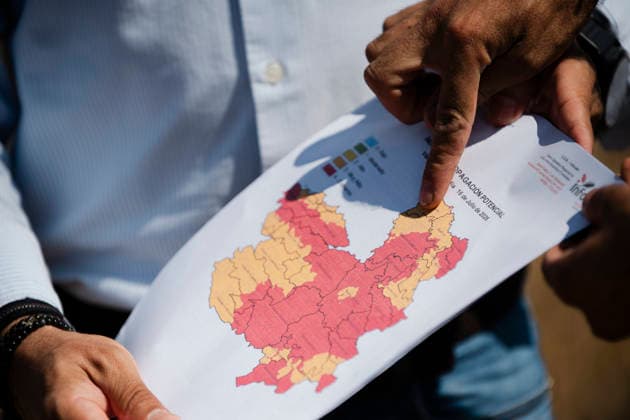 More than 300 firefighters are working to extinguish the fire in La Mierla, Guadalajara. Iván Sánchez, Vox spokesperson in the Castile-La Mancha Regional Parliament and representative for Guadalajara, speaks to the media during firefighting efforts, on July 18, 2026, in La Mierla, Guadalajara, Castilla-La Mancha, Spain. The fire remains active on several fronts and is advancing toward the municipality of Semillas, has forced the evacuation of 529 residents from eleven municipalities, and has already burned 3,483 hectares. JULY 18, 2026 FOREST FIRE La Mierla, Guadalajara, Castile La Mierla, Guadalajara, Castile, Spain  Copyright: xMateoxLanzuelax 7672796