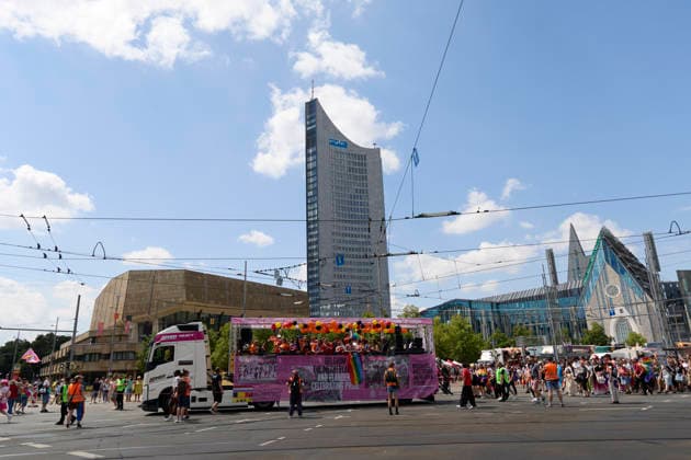 CSD Leipzig 2026 Leipzig, Deutschland - 18.07.2026 Teilnehmer bei der Demonstration zum Christopher Street Day (CSD) in Leipzig. Der CSD erinnert an die Stonewall-Unruhen von 1969 und setzt sich für die Rechte von LGBTQ+-Personen ein. *** CSD Leipzig 2026 Leipzig, Germany July 18, 2026 Participants in the Christopher Street Day (CSD) parade in Leipzig. CSD commemorates the Stonewall Riots of 1969 and advocates for the rights of LGBTQ people.