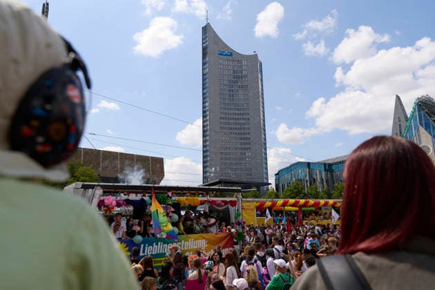 CSD Leipzig 2026 Leipzig, Deutschland - 18.07.2026 Teilnehmer bei der Demonstration zum Christopher Street Day (CSD) in Leipzig. Der CSD erinnert an die Stonewall-Unruhen von 1969 und setzt sich für die Rechte von LGBTQ+-Personen ein. *** CSD Leipzig 2026 Leipzig, Germany July 18, 2026 Participants in the Christopher Street Day (CSD) parade in Leipzig. CSD commemorates the Stonewall Riots of 1969 and advocates for the rights of LGBTQ people.