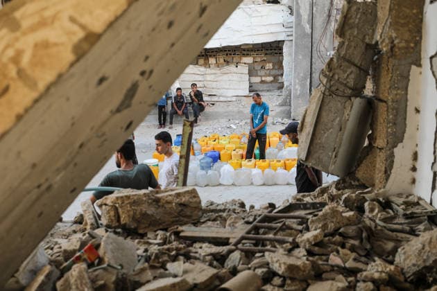 Displaced Palestinians queue for water amid worsening shortages in central Gaza Displaced Palestinians queue to collect water from a mobile water tanker in al-Bureij refugee camp, in the central Gaza Strip, on July 18, 2026. Residents wait for hours to secure their daily water supply as severe shortages of clean water and high summer temperatures continue to worsen living conditions amid the deepening humanitarian crisis. Photo by Moiz Salhi apaimages Nusairat Gaza Strip Palestinian Territory 180726_Bureij_MS_00(2) Copyright: xapaimagesxMoizxSalhixx xapaimagesx