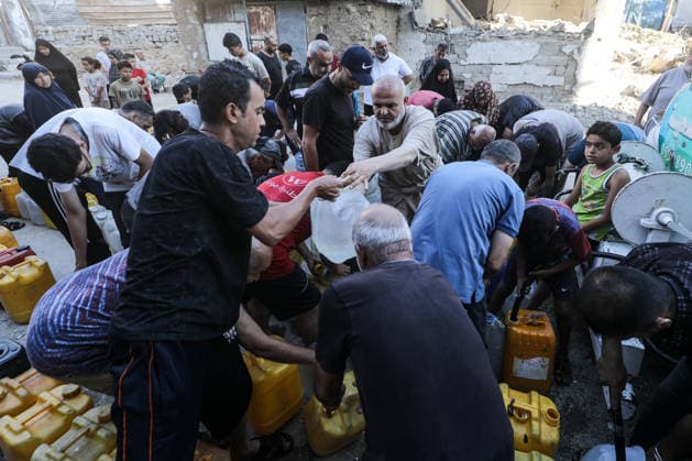 Displaced Palestinians queue for water amid worsening shortages in central Gaza Displaced Palestinians queue to collect water from a mobile water tanker in al-Bureij refugee camp, in the central Gaza Strip, on July 18, 2026. Residents wait for hours to secure their daily water supply as severe shortages of clean water and high summer temperatures continue to worsen living conditions amid the deepening humanitarian crisis. Photo by Moiz Salhi apaimages Nusairat Gaza Strip Palestinian Territory 180726_Bureij_MS_00(5) Copyright: xapaimagesxMoizxSalhixx xapaimagesx