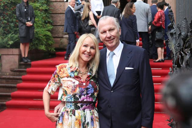Kristina Bach mit Partner Reinhard Walter bei der Eröffnung der Nibelungen-Festspiele 2026 mit der Uraufführung des Stücks Die Hunnenkönigin auf der Open-Air-Bühne vor dem Wormser Dom. Worms, 17.07.2026 *** Kristina Bach with her partner Reinhard Walter at the opening of the 2026 Nibelungen Festival, featuring the world premiere of the play *The Hun Queen* on the open-air stage in front of Worms Cathedral, Worms, July 17, 2026 Foto:xAgenturxWehnertx xGränzdörferx xFuturexImagex nibelungen_6784
