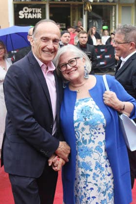 Eberhard Gienger und Sybille Gienger bei der Eröffnung der Nibelungen-Festspiele 2026 mit der Uraufführung des Stücks Die Hunnenkönigin auf der Open-Air-Bühne vor dem Wormser Dom. Worms, 17.07.2026 *** Eberhard Gienger and Sybille Gienger at the opening of the 2026 Nibelungen Festival, featuring the world premiere of the play *The Hun Queen* on the open-air stage in front of Worms Cathedral, Worms, July 17, 2026 Foto:xAgenturxWehnertx xGränzdörferx xFuturexImagex nibelungen_6816