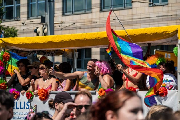 Mehr als 20.000 Menschen beteiligen sich am Demonstrationszug des Christopher Street Day (CSD) 2026 durch die Leipziger Innenstadt. Mit der Veranstaltung setzen die Teilnehmenden ein Zeichen für Vielfalt, Gleichberechtigung sowie die Rechte von LGBTQIA+-Menschen. Leipzig, Sachsen, Deutschland, CSD Leipzig 2026 *** More than 20,000 people are taking part in the Christopher Street Day (CSD) 2026 parade through downtown Leipzig. Through this event, participants are standing up for diversity, equality, and the rights of LGBTQIA people. Leipzig, Saxony, Germany, CSD Leipzig 2026