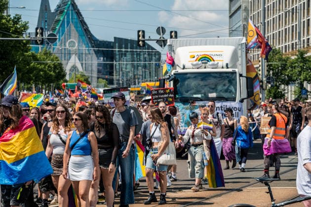 Mehr als 20.000 Menschen beteiligen sich am Demonstrationszug des Christopher Street Day (CSD) 2026 durch die Leipziger Innenstadt. Mit der Veranstaltung setzen die Teilnehmenden ein Zeichen für Vielfalt, Gleichberechtigung sowie die Rechte von LGBTQIA+-Menschen. Leipzig, Sachsen, Deutschland, CSD Leipzig 2026 *** More than 20,000 people are taking part in the Christopher Street Day (CSD) 2026 parade through downtown Leipzig. Through this event, participants are standing up for diversity, equality, and the rights of LGBTQIA people. Leipzig, Saxony, Germany, CSD Leipzig 2026