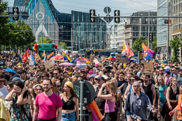 News Bilder des Tages Mehr als 20.000 Menschen beteiligen sich am Demonstrationszug des Christopher Street Day (CSD) 2026 durch die Leipziger Innenstadt. Mit der Veranstaltung setzen die Teilnehmenden ein Zeichen für Vielfalt, Gleichberechtigung sowie die Rechte von LGBTQIA+-Menschen. Leipzig, Sachsen, Deutschland, CSD Leipzig 2026 *** More than 20,000 people are taking part in the Christopher Street Day (CSD) 2026 parade through downtown Leipzig. Through this event, participants are standing up for diversity, equality, and the rights of LGBTQIA people. Leipzig, Saxony, Germany, CSD Leipzig 2026