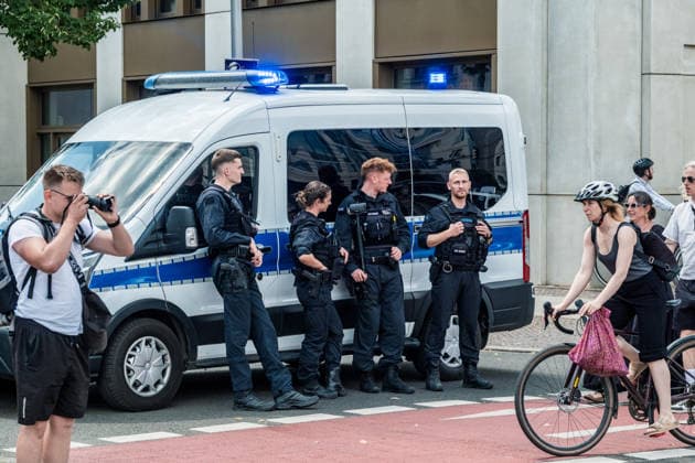 Mehr als 20.000 Menschen beteiligen sich am Demonstrationszug des Christopher Street Day (CSD) 2026 durch die Leipziger Innenstadt. Mit der Veranstaltung setzen die Teilnehmenden ein Zeichen für Vielfalt, Gleichberechtigung sowie die Rechte von LGBTQIA+-Menschen. Leipzig, Sachsen, Deutschland, CSD Leipzig 2026 *** More than 20,000 people are taking part in the Christopher Street Day (CSD) 2026 parade through downtown Leipzig. Through this event, participants are standing up for diversity, equality, and the rights of LGBTQIA people. Leipzig, Saxony, Germany, CSD Leipzig 2026