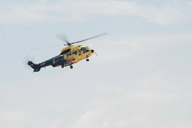 More than 300 firefighters are working to extinguish the fire in La Mierla, Guadalajara. A helicopter is assisting in firefighting efforts on July 18, 2026, in La Mierla, Guadalajara, Castilla-La Mancha, Spain. The fire remains active on several fronts and is advancing toward the municipality of Semillas, has forced the evacuation of 529 residents from eleven municipalities, and has already burned 3,483 hectares. JULY 18, 2026 FOREST FIRE La Mierla, Guadalajara, Castilla La Mierla, Guadalajara, Castilla, Spain  Copyright: xMateoxLanzuelax 7672874