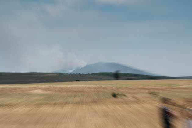 More than 300 firefighters are working to extinguish the fire in La Mierla, Guadalajara. A column of smoke rises during firefighting efforts on July 18, 2026, in La Mierla, Guadalajara, Castilla-La Mancha, Spain. The fire remains active on several fronts and is advancing toward the municipality of Semillas, has forced the evacuation of 529 residents from eleven municipalities, and has already burned 3,483 hectares. JULY 18, 2026 FOREST FIRE La Mierla, Guadalajara, Castilla La Mierla, Guadalajara, Castilla, Spain  Copyright: xMateoxLanzuelax 7672875