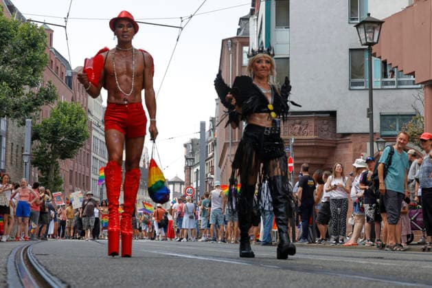 CSD Frankfurt 18.07.2026 Kundgebung Demonstration CSD Frankfurt vom Römer aus durch die Frankfurter Innenstadt unter dem Motto Demokratie braucht keine Alternative Frankfurt Main Hessen Deutschland *** CSD Frankfurt, July 18, 2026: Rally and march starting at the Römer and proceeding through downtown Frankfurt under the slogan Democracy Needs No Alternative —Frankfurt am Main, Hesse, Germany