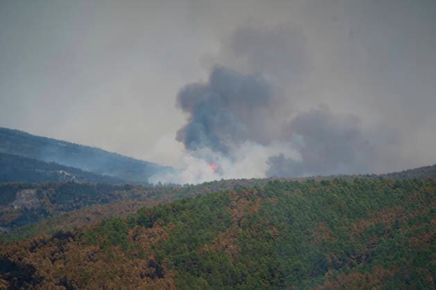 More than 300 firefighters are working to extinguish the fire in La Mierla, Guadalajara. Area of forest burned by the fire, as of July 18, 2026, in La Mierla, Guadalajara, Castilla-La Mancha, Spain. The fire remains active on several fronts and is advancing toward the municipality of Semillas, has forced the evacuation of 529 residents from eleven municipalities, and has already destroyed 3,483 hectares. JULY 18, 2026 FOREST FIRE La Mierla, Guadalajara, Castile La Mierla, Guadalajara, Castile, Spain  Copyright: xMateoxLanzuelax 7672936