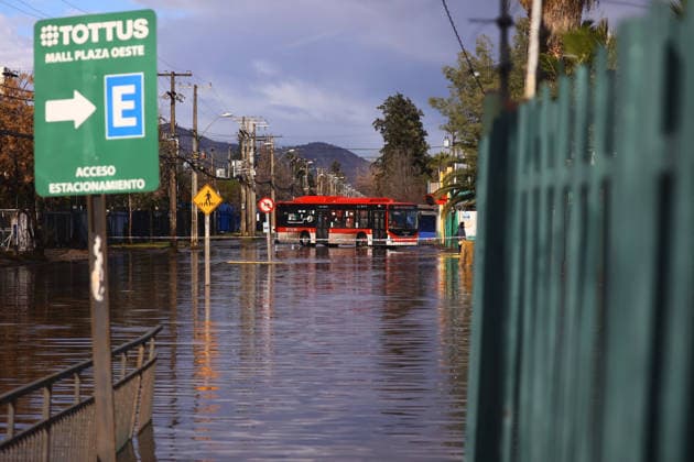 Santiago, July 18, 2026 Flooding next to the Plaza Oeste mall in the Cerrillos district Dragomir Yankovic Aton Chile, Santiago, Chile Aton 1173511  Copyright: DRAGOMIRxYANKOVIC ATONxCHILE