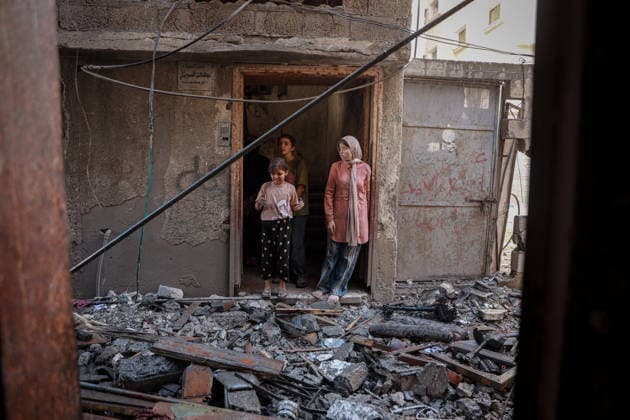 5 Palestinians, including child, killed in Israeli strike on Gaza home GAZA CITY, GAZA, PALESTINE - JULY 18: Palestinian children observe the destruction bag after Israeli airstrike on a house killing 5 civilians, including one child, with many others wounded in Gaza Strip, Palestine on July 18, 2026. Abdalhkem Abu Riash Anadolu Gaza City Gaza. Editorial use only. Please get in touch for any other usage.  Copyright: x2026xAnadoluxAbdalhkemxAbuxRiashx