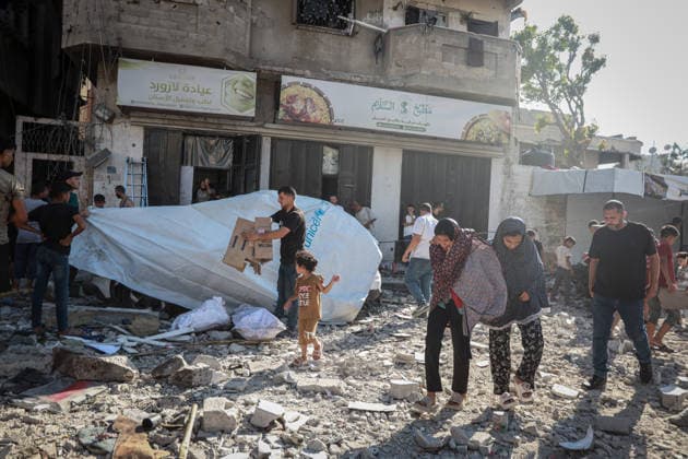 5 Palestinians, including child, killed in Israeli strike on Gaza home GAZA CITY, GAZA, PALESTINE - JULY 18: Palestinians observe the destruction bag after Israeli airstrike on a house killing 5 civilians, including one child, with many others wounded in Gaza Strip, Palestine on July 18, 2026. Abdalhkem Abu Riash Anadolu Gaza City Gaza. Editorial use only. Please get in touch for any other usage.  Copyright: x2026xAnadoluxAbdalhkemxAbuxRiashx