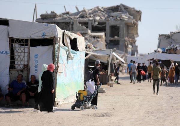 Displaced Palestinians leave tents in Gaza City’s al-Zeitoun neighborhood Displaced Palestinians carry their belongings as they leave their tents in the al-Zeitoun neighborhood of Gaza City on July 18, 2026. The departure follows the Israeli army’s expansion of the so-called Yellow Line, where its forces are deployed, through the placement of new concrete barriers and warnings of attacks in the area, in what residents described as a violation of the ceasefire. Photo by Bilal Osama apaimages Gaza city Gaza Strip Palestinian Territory 180726_Gaza_BO_02(28) Copyright: xapaimagesxBilalxOsamax xapaimagesx