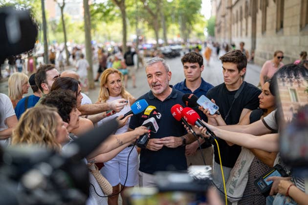 2026 Barcelona LGBTQIA Pride Parade Barcelona Mayor Jaume Collboni speaks to the press during the 2026 Barcelona Pride parade on July 18, 2026, in Barcelona, Catalonia, Spain. This parade is the main event of a week-long celebration featuring activities, talks, exhibitions, and music for International Pride Day 2026. JULY 18, 2026 Lorena Sopê Barcelona, Catalonia Barcelona, Catalonia, Spain  Copyright: xLorenaxSopÃªnax 7673140