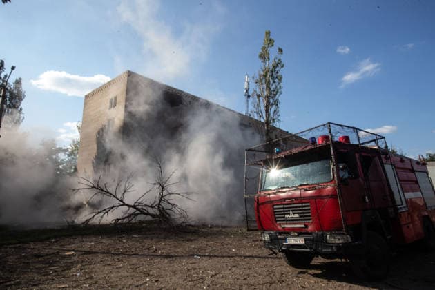 News Themen der Woche KW29 News Bilder des Tages Russian airstrike hit Kramatorsk KRAMATORSK, UKRAINE - JULY 18: Rubble from a building emits dust after part of its structure collapsed following a Russian airstrike in Kramatorsk, Ukraine, on July 18, 2026. Francisco Richart Anadolu Donets ka Oblast Ukraine. Editorial use only. Please get in touch for any other usage.  Copyright: x2026xAnadoluxFranciscoxRichartx
