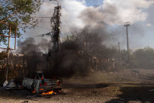 Russian airstrike hit Kramatorsk KRAMATORSK, UKRAINE - JULY 18: A car burns after a Russian airstrike in Kramatorsk, Ukraine, on July 18, 2026. Francisco Richart Anadolu Donets ka Oblast Ukraine. Editorial use only. Please get in touch for any other usage.  Copyright: x2026xAnadoluxFranciscoxRichartx