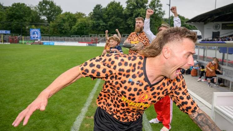 Essen: Pottorignale vs. Nacktionalmannschaft ** NUR FÜR REDAKTIONELLE ZWECKE ** EDITORIAL USE ONLY **<p>Beim Spiel Pottorignale gegen die Nacktionalmannschaft am am Samstag, den 18. Juli 2026, im Stadion am Uhlenkrug in Essen-Stadtwaldt. Deutschland NRW Essen Copyright: UwexErnst *** Essen Pottorignale vs. Nacktionalmannschaft ** FOR EDITORIAL USE ONLY ** EDITORIAL USE ONLY ** p At the game between the Pottorignale and the Nacktionalmannschaft on Saturday, July 18, 2026, at the Uhlenkrug Stadium in Essen Stadtwaldt, Germany, North Rhine-Westphalia, Essen. Copyright UwexErnst Copyright: UwexErnst doc86rw4vvexbsh95mz1dss ,EDITORIAL USE ONLY