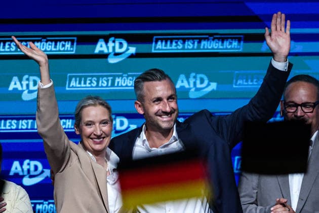Alice Elisabeth Weidel (AfD) und Ulrich Siegmund (AfD, Sachsen-Anhalt) - Wahlkampfauftaktveranstaltung der AfD Sachsen-Anhalt in der Messe Magdeburg am Sonnabend, den 18. Juli 2026 in Magdeburg. *** Alice Elisabeth Weidel (AfD) and Ulrich Siegmund (AfD), Saxony-Anhalt: Kickoff event for the AfD Saxony-Anhalt election campaign at the Magdeburg Exhibition Center on Saturday, July 18, 2026, in Magdeburg