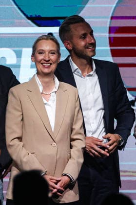 Alice Elisabeth Weidel (AfD) und Ulrich Siegmund (AfD, Sachsen-Anhalt) - Wahlkampfauftaktveranstaltung der AfD Sachsen-Anhalt in der Messe Magdeburg am Sonnabend, den 18. Juli 2026 in Magdeburg. *** Alice Elisabeth Weidel (AfD) and Ulrich Siegmund (AfD), Saxony-Anhalt: Kickoff event for the AfD Saxony-Anhalt election campaign at the Magdeburg Exhibition Center on Saturday, July 18, 2026, in Magdeburg