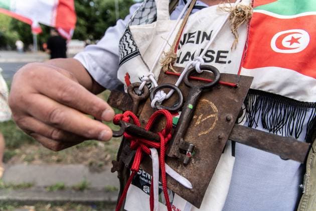 July 18, 2026, Berlin, Germany: BERLIN, GERMANY Ã¢â‚¬ JULY 18, 2026: Hundreds of people march through the streets of Berlin during a pro-Palestinian demonstration calling for an end to the war in Gaza and expressing solidarity with Lebanon and Iran on July 18, 2026. A small group of counter-demonstrators was present along parts of the march under police supervision as officers monitored the demonstration. Andro s Trujillo JNA PRESS Berlin Germany - ZUMAq101 20260718_zna_q101_205 Copyright: xAndro SxTrujillox