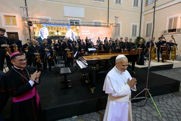 ITALY - POPE LEO XIV ATTENDS A CONCERT IN THE APOSTOLIC PALACE AT THE SUMMER PAPAL RESIDENCE IN CASTEL GANDOLFO - 2026 7 18 Italy, Castel Gandolfo, Vatican, 2026 7 18.Pope Leo XIV attend a concert in the Apostolic Palace at the summer papal residence in Castel Gandolfo EDITORIAL USE ONLY - NO BOOKS Copyright: xVATICANxMEDIAx