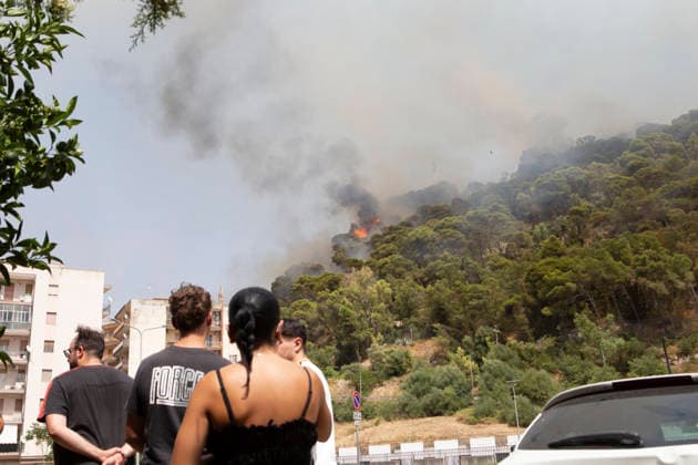 Wildfire Spreads Amid Heatwave in Sicily People watch a wildfire burning near residential buildings in Modica, Sicily, Italy, on July 18, 2026. Wildfires were reported in parts of Sicily as high temperatures persisted across the region. Modica Sicily Italy Copyright: xElvisxTakahashixMantellox