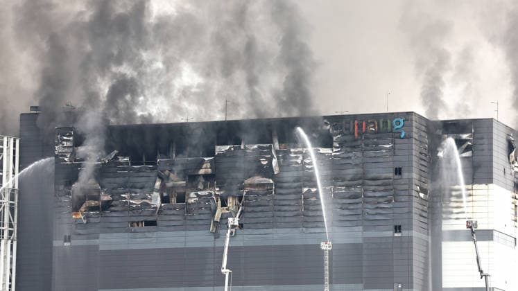 Coupang fire Coupang fire Smoke rises from a logistics center operated by retail giant Coupang in Incheon, west of Seoul, on July 19, 2026, after a fire broke out the previous day. (Yonhap) 2026-07-19 11:25:02 < 1980-2026 YONHAPNEWS AGENCY. .> ÀÎo±¤¿ª½Ã EDITORIAL USE ONLY  Copyright: xx PYH2026071902980032000 YonhapxNewsx yonphotos254599