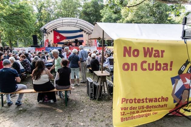 Solidarity Gathering with Cuba Held in Berlin BERLIN, GERMANY JULY 18, 2026: People gather at Stadtpark Lichtenberg under the slogan Learn from Cuba, Fight for Cuba, Celebrate with Cuba during an event expressing solidarity with the Caribbean nation. Participants called for an end to the United States embargo and international sanctions, which organisers said have contributed to decades of economic hardship in Cuba. Berlin Germany Copyright: x xAndrÃ sxTrujillox xJNAxPressx