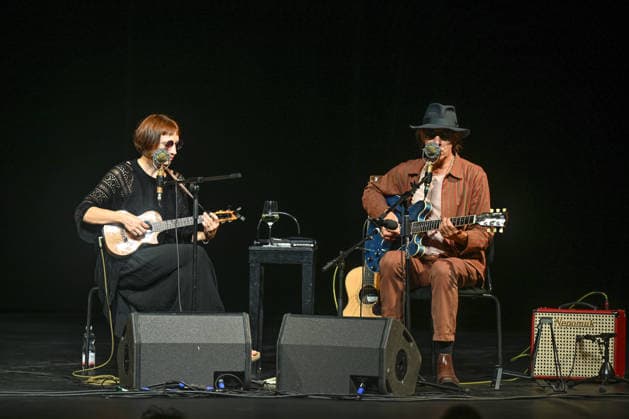 Liedabend Lied.Fest II , mit Sigrid Horn und Ernst Molden, im Rahmen der Salzkammergut Festwochen Gmunden, im Stadttheater Gmunden, fotografiert am 18.07.26. Das Bild zeigt die Musikerin und Liedermacherin Sigrid Horn und den Musiker Ernst Molden 2026 - Liedabend Lied.Fest II , mit Sigrid Horn und Ernst Molden, im Rahmen der Salzkammergut Festwochen Gmunden, im Stadttheater Gmunden, am 18.07.26 *** Song Recital Festival II, featuring Sigrid Horn and Ernst Molden, as part of the Salzkammergut Festival in Gmunden, at the Gmunden City Theater, photographed on July 18, 2026. The photo shows musician and songwriter Sigrid Horn and musician Ernst Molden. 2026 Song Recital Lied Fest II, featuring Sigrid Horn and Ernst Molden, as part of the Sa