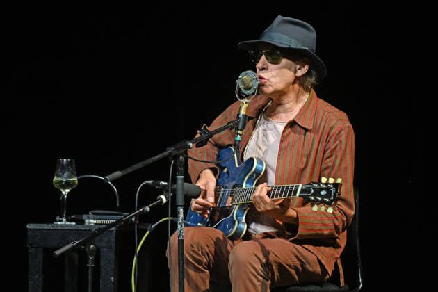 Liedabend Lied.Fest II , mit Sigrid Horn und Ernst Molden, im Rahmen der Salzkammergut Festwochen Gmunden, im Stadttheater Gmunden, fotografiert am 18.07.26. Das Bild zeigt den Musiker Ernst Molden 2026 - Liedabend Lied.Fest II , mit Sigrid Horn und Ernst Molden, im Rahmen der Salzkammergut Festwochen Gmunden, im Stadttheater Gmunden, am 18.07.26 *** Song Recital Lied Fest II, featuring Sigrid Horn and Ernst Molden, as part of the Salzkammergut Festival in Gmunden, at the Gmunden City Theater, photographed on July 18, 2026. The photo shows the musician Ernst Molden. Liedabend Lied Fest II, featuring Sigrid Horn and Ernst Molden, as part of the Salzkammergut Festival Weeks in Gmunden, at the Gmunden City Theater, on July 18, 2026