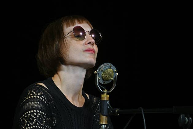 Liedabend Lied.Fest II , mit Sigrid Horn und Ernst Molden, im Rahmen der Salzkammergut Festwochen Gmunden, im Stadttheater Gmunden, fotografiert am 18.07.26. Das Bild zeigt die Musikerin und Liedermacherin Sigrid Horn 2026 - Liedabend Lied.Fest II , mit Sigrid Horn und Ernst Molden, im Rahmen der Salzkammergut Festwochen Gmunden, im Stadttheater Gmunden, am 18.07.26 *** Song Recital Lied Fest II, featuring Sigrid Horn and Ernst Molden, as part of the Salzkammergut Festival in Gmunden, at the Gmunden City Theater, photographed on July 18, 2026. The photo shows musician and songwriter Sigrid Horn in 2026. Song Recital Lied Fest II, featuring Sigrid Horn and Ernst Molden, as part of the Salzkammergut Festival Weeks in Gmunden, at the Gmu