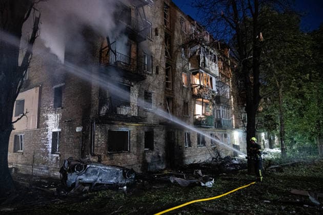 News Themen der Woche KW29 1 killed and 8 wounded in a Russian attack in Kyiv KYIV, UKRAINE - JULY 19: Emergency services conduct rescue operations at the site of the Russian missile attack in Kyiv, Ukraine, on July 19, 2026. Danylo Antoniuk Anadolu Kyiv Ukraine. Editorial use only. Please get in touch for any other usage.  Copyright: x2026xAnadoluxDanyloxAntoniukx