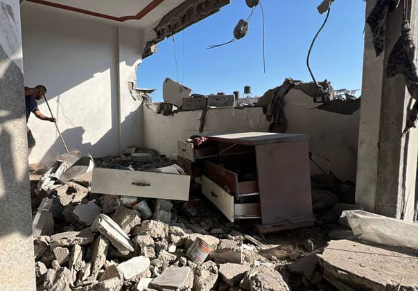 Palestinians inspect homes damaged in Israeli airstrike in Deir el-Balah Palestinians inspect the damage to their homes after an Israeli airstrike targeted a house belonging to the al-Lahham family in southern Deir el-Balah, central Gaza Strip, today. Photo by Youssef Abu Watfa apaimages Gaza city Gaza Strip Palestinian Territory 190726_Deir_al-Balah_YW_00(19) Copyright: xapaimagesxYoussefxAbuxWatfax xapaimagesx