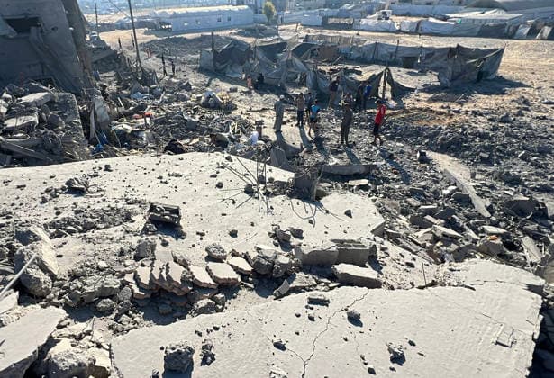 Palestinians inspect homes damaged in Israeli airstrike in Deir el-Balah Palestinians inspect the damage to their homes after an Israeli airstrike targeted a house belonging to the al-Lahham family in southern Deir el-Balah, central Gaza Strip, today. Photo by Youssef Abu Watfa apaimages Gaza city Gaza Strip Palestinian Territory 190726_Deir_al-Balah_YW_00(11) Copyright: xapaimagesxYoussefxAbuxWatfax xapaimagesx