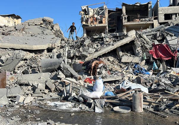Palestinians inspect homes damaged in Israeli airstrike in Deir el-Balah Palestinians inspect the damage to their homes after an Israeli airstrike targeted a house belonging to the al-Lahham family in southern Deir el-Balah, central Gaza Strip, today. Photo by Youssef Abu Watfa apaimages Gaza city Gaza Strip Palestinian Territory 190726_Deir_al-Balah_YW_00(29) Copyright: xapaimagesxYoussefxAbuxWatfax xapaimagesx