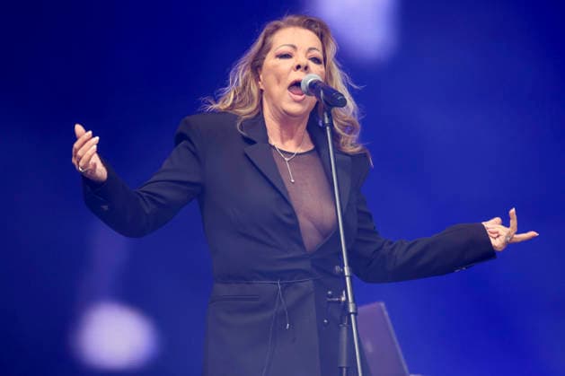 ABB 80SCHLAGER - Sandra Saengerin auf der Buehne bei der Open Air Show die 80er LIVE im Volksparkstadion Hamburg am 18.07.2026 Hamburg Deutschland *** ABB 80s HIT: Singer Sandra on stage at the 80s LIVE open-air show at the Volksparkstadion in Hamburg on July 18, 2026, Hamburg, Germany